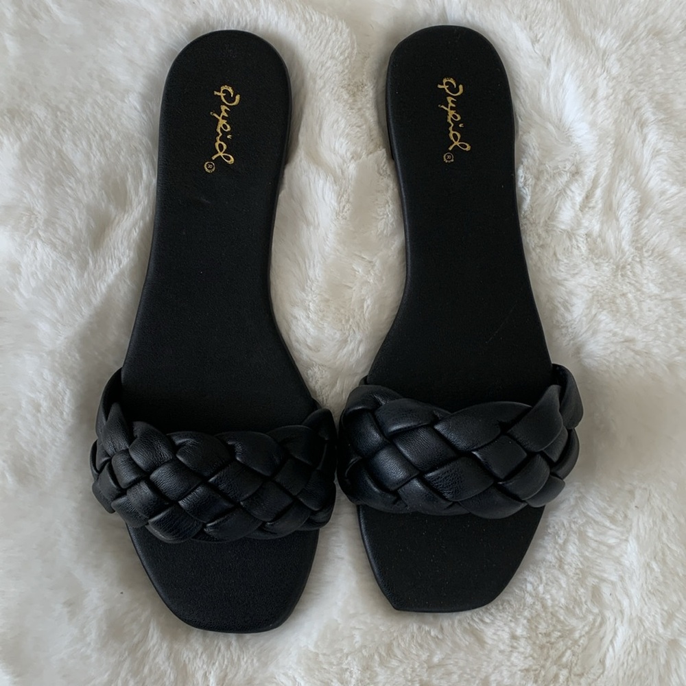QUPID NWT! Women’s Black Thick Braided Strap Slides Flat Cushioned Rubber Sole 9